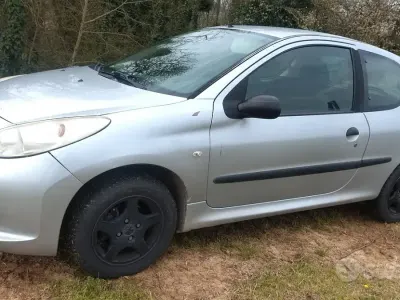 Gebraucht Peugeot 206+ 60 PS (44 kW) 2009 Grau Kleinwagen