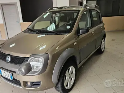 Usado Fiat Panda 4x4 69 HP (50 kW) 2005 Castanho Citadino
