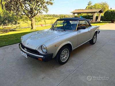 Usata Fiat 124 Spider 105 CV (77 kW) 1983 Grigio Cabrio