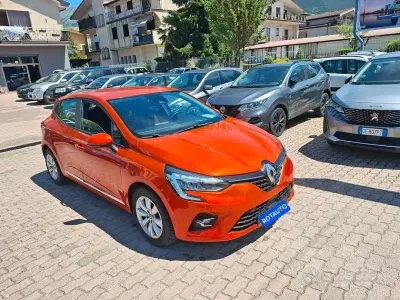 Usata Renault Clio V Intens 86 CV (63 kW) 2020 Arancione Berlina