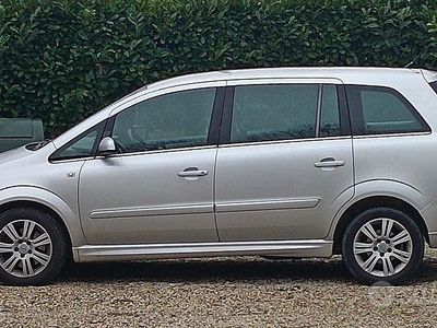 Usata Opel Zafira 97 CV (71 kW) 2008 Grigio Monovolume
