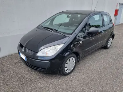 Usata Mitsubishi Colt Invite 75 CV (55 kW) 2007 Berlina