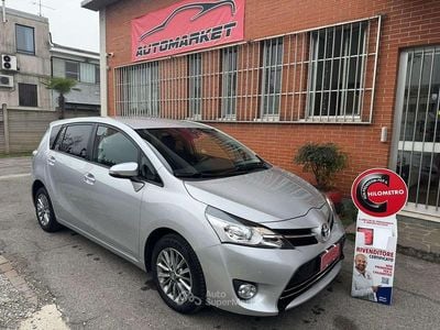 Usata Toyota Verso Style 132 CV (97 kW) 2016 Grigio Monovolume