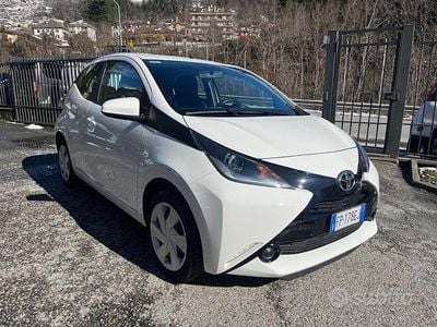 Usata Toyota Aygo Business Edition 69 CV (50 kW) 2018 Bianco Utilitaria