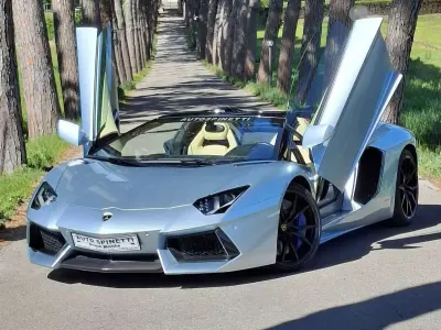 Usata Lamborghini Aventador 700 CV (514 kW) 2015 Azzurro thetys Cabrio