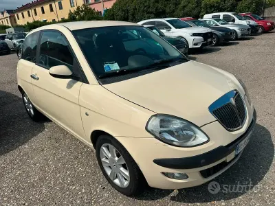Usata Lancia Ypsilon 60 CV (44 kW) 2004 Beige Utilitaria