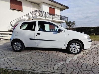 Usata Fiat Punto 80 CV (58 kW) 2002 Bianco Berlina