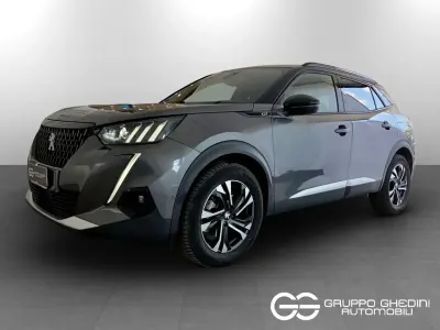 Usata Peugeot 2008 GT 131 CV (96 kW) 2021 Grigio platino SUV