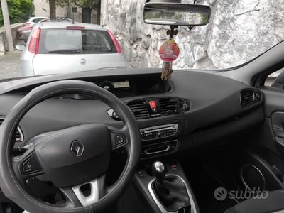 Usata Renault Scénic III 130 CV (95 kW) 2011 Grigio Monovolume