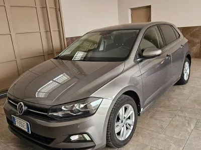 Usata VW Polo Comfortline 90 CV (66 kW) 2019 Grigio Utilitaria