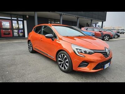 Usata Renault Clio V Techno 91 CV (66 kW) 2023 Arancione Berlina