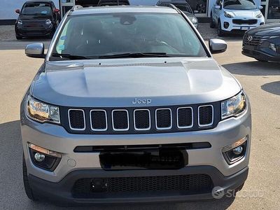 Usado Jeep Compass 140 CV (102 kW) 2018 Gris SUV