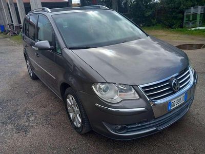 Begagnad VW Touran Highline 140 HK (102 kW) 2008 Grå Minibuss