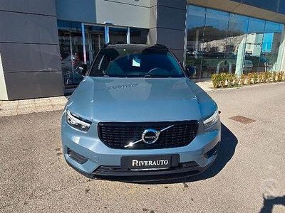 Usata Volvo XC40 Momentum 163 CV (119 kW) 2022 Grigio SUV