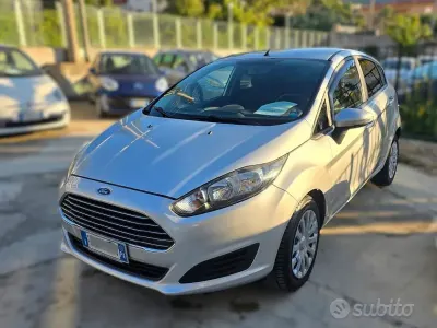 Usata Ford Fiesta Business Edition 95 CV (69 kW) 2015 Grigio Utilitaria