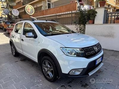 Usata Dacia Sandero Stepway 101 CV (74 kW) 2020 Bianco Utilitaria