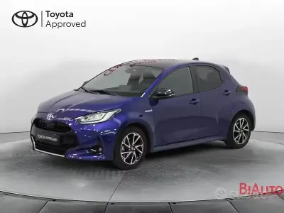 Usata Toyota Yaris Hybrid Lounge 115 CV (84 kW) 2021 Blu Berlina
