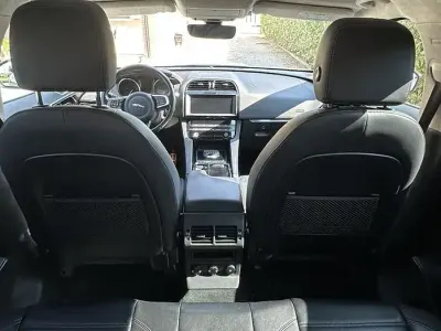 Usata Jaguar F-Pace Prestige 180 CV (132 kW) 2018 Grigio SUV