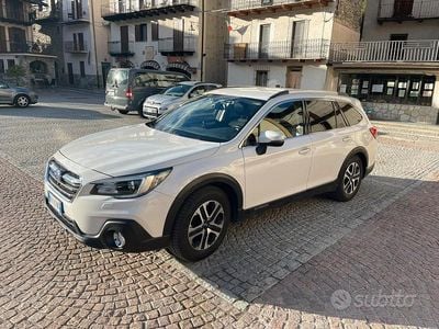 Usata Subaru Outback 175 CV (128 kW) 2018 Bianco Station wagon