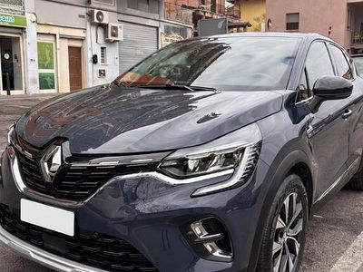 Usata Renault Captur Techno 101 CV (74 kW) 2024 Blu SUV