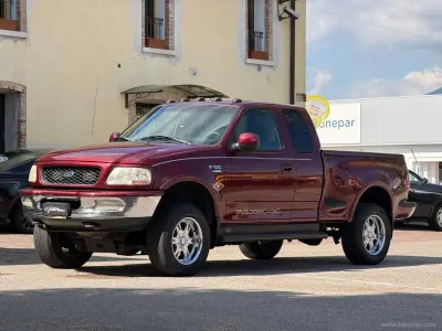 Usata Ford V8 Lariat 230 CV (169 kW) 1999 Rosso SUV