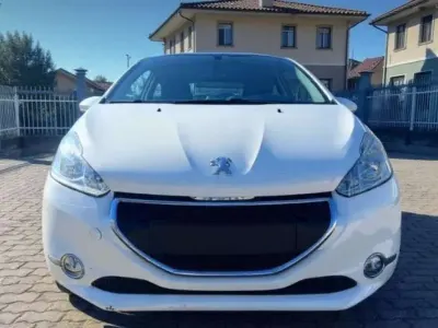 Usata Peugeot 208 Allure 82 CV (60 kW) 2013 Utilitaria