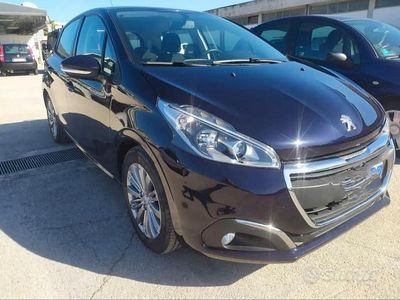Usata 2018 Peugeot 208 Utilitaria | 8500 € (Ottimo prezzo)