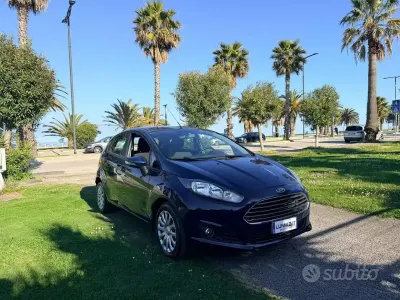 Usado Ford Fiesta Business Edition 75 CV (55 kW) 2016 Azul Utilitario