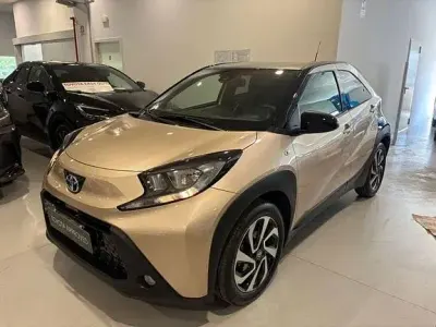 Usata Toyota Aygo X Trend 72 CV (52 kW) 2023 Grigio SUV