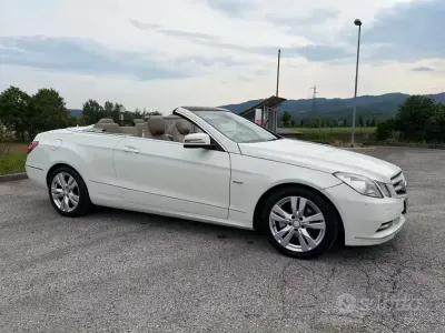 Usata Mercedes E220 170 CV (125 kW) 2012 Bianco Cabrio