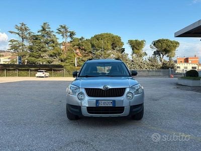 Usata Skoda Yeti Active 105 CV (77 kW) 2010 Grigio SUV