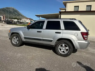 Usata Jeep Grand Cherokee Overland 218 CV (160 kW) 2006 Grigio SUV