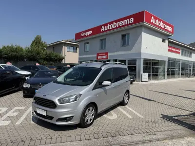Usata Ford Tourneo Courier Sport 101 CV (74 kW) 2017 Argento Monovolume
