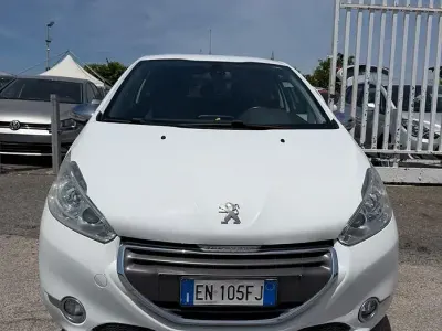 Usata Peugeot 208 Access 68 CV (50 kW) 2012 Bianco Utilitaria