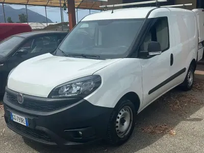 Begagnad Fiat Doblò 95 HK (69 kW) 2021 Vit Minibuss