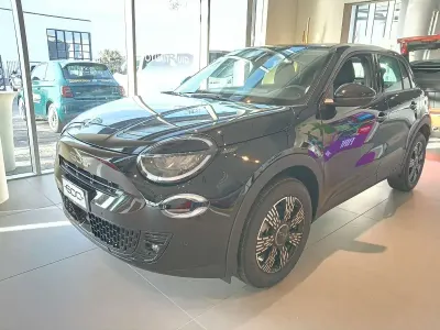 Nuova Fiat 600 Icon 101 CV (74 kW) 2025 Nero (pastello) SUV
