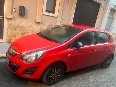 Usata Opel Corsa 75 CV (55 kW) 2014 Rosso Berlina