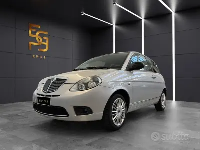 Usata Lancia Ypsilon 69 CV (50 kW) 2011 Grigio Utilitaria