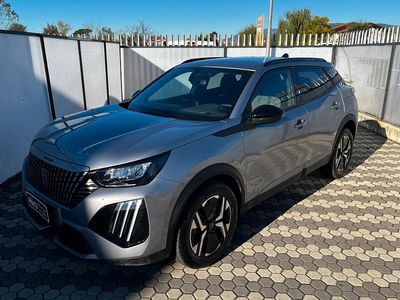 Usata Peugeot 2008 Allure 101 CV (74 kW) 2025 Argento SUV