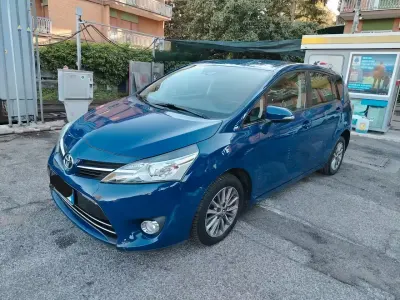 Gebraucht Toyota Verso Business Edition 111 PS (81 kW) 2017 Blau Van / Kleinbus