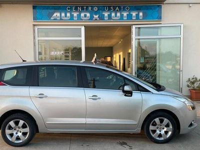 Usata Peugeot 5008 Family 112 CV (82 kW) 2011 Grigio Monovolume