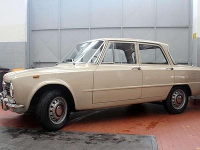 Usata Alfa Romeo Giulia 1300 Super 103 CV (75 kW) 1971 Beige Berlina
