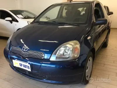 Usata Toyota Yaris Sol 68 CV (50 kW) 2002 Blu Berlina