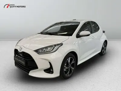 Usata Toyota Yaris Hybrid Trend 116 CV (85 kW) 2024 Bianco Berlina