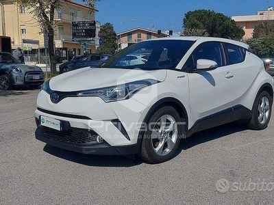 Usata Toyota C-HR Active 98 CV (72 kW) 2017 Bianco SUV