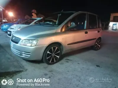 Usata Fiat Multipla 116 CV (85 kW) 2005 Grigio Monovolume