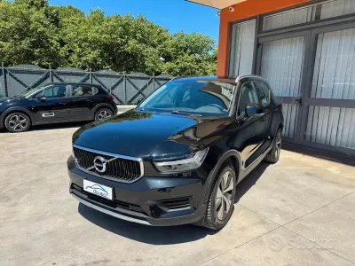 Usata Volvo XC40 Momentum 150 CV (110 kW) 2020 Nero SUV