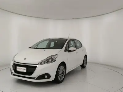 Gebraucht Peugeot 208 99 PS (72 kW) 2019 Weiß Kleinwagen