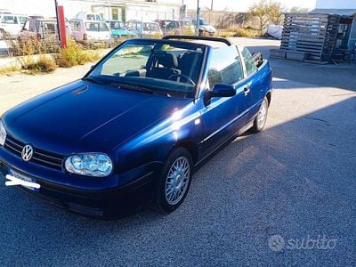 Usata VW Golf Cabriolet Highline 100 CV (73 kW) 2000 Blu Cabrio