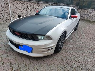 Usata Ford Mustang 305 CV (224 kW) 2012 Bianco Coupé